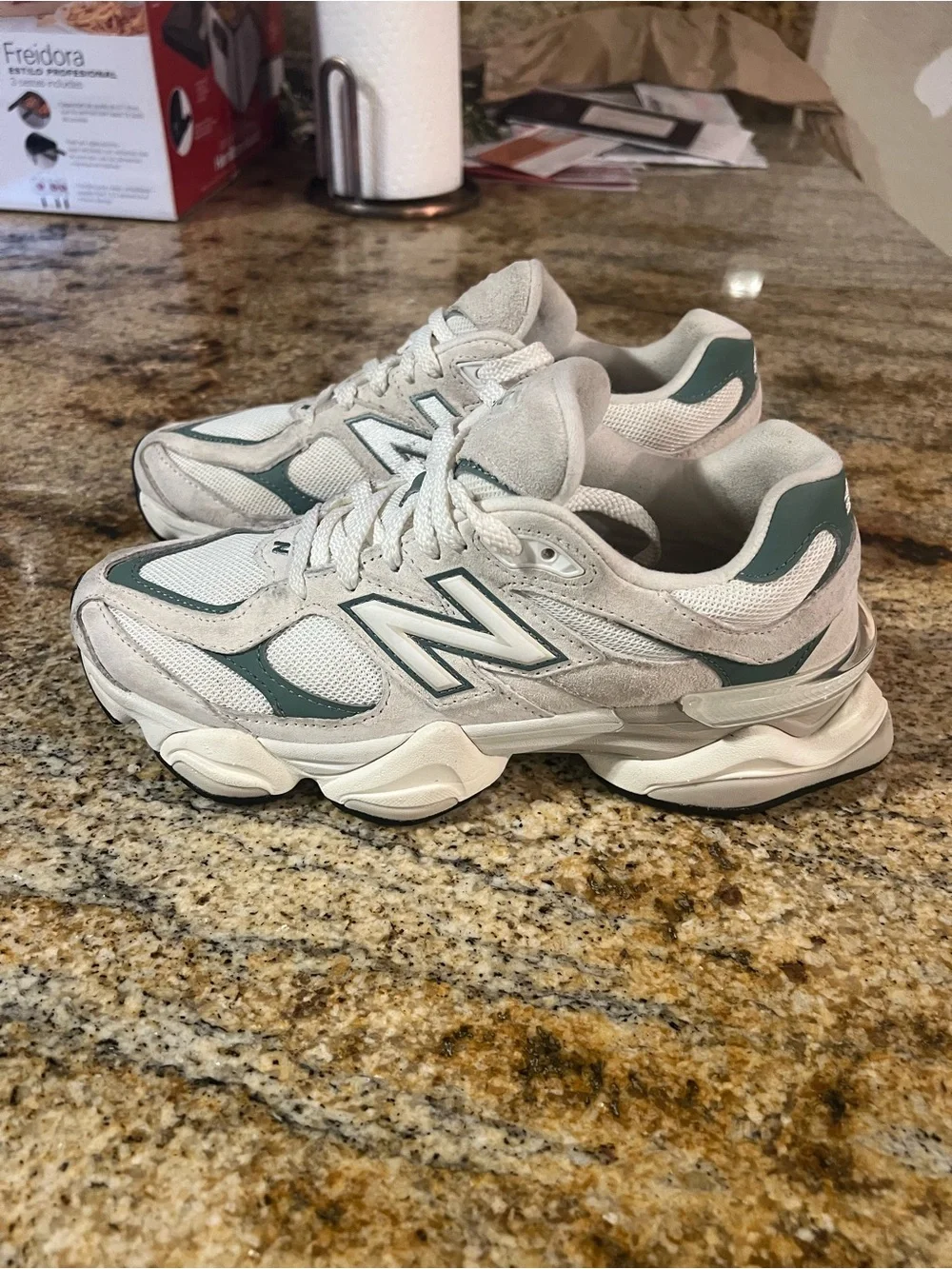 New Balance 9060 Pearl Grey Linen U9060EEL Women’s 8 / Men’s 6.5